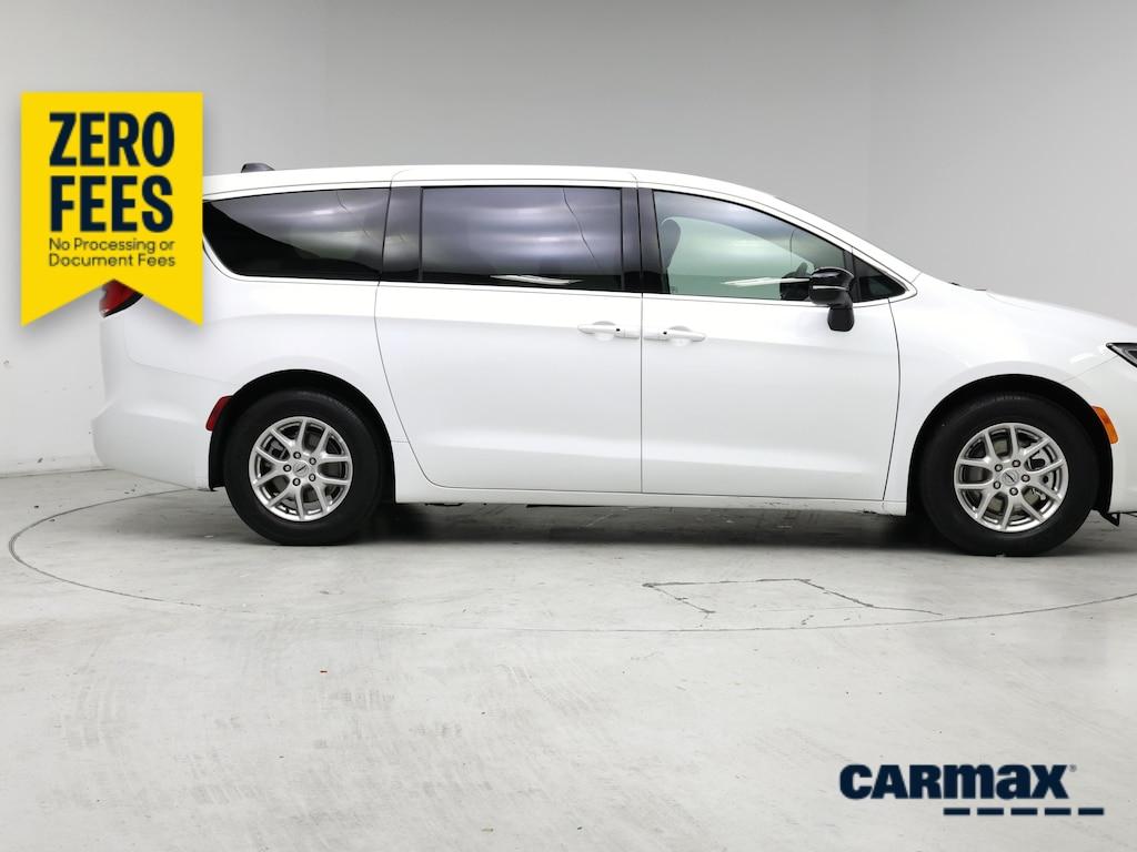 used 2025 Chrysler Pacifica car, priced at $27,998