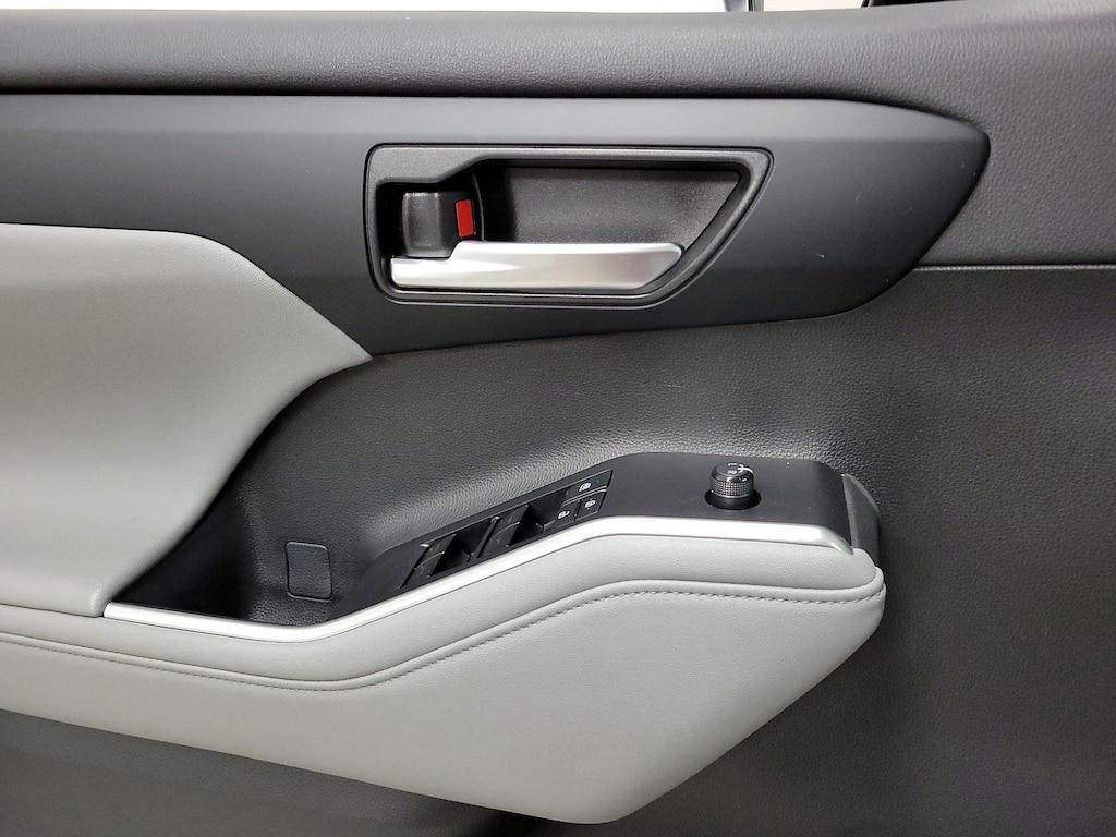 used 2023 Toyota Highlander Hybrid car, priced at $41,998