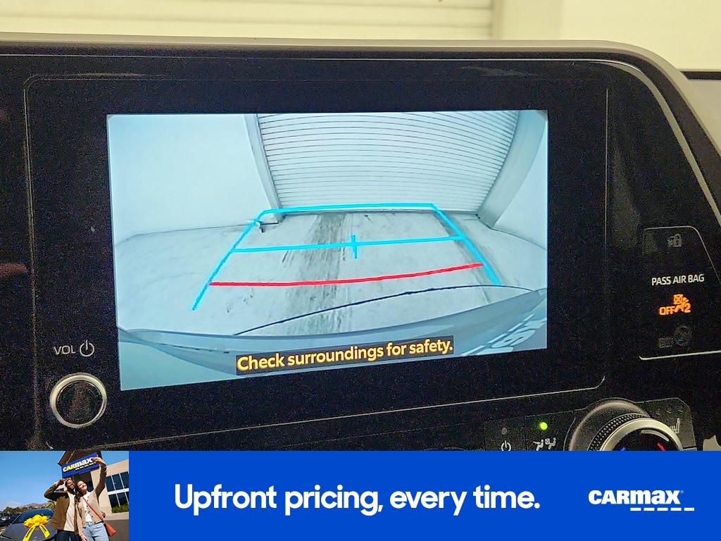 used 2024 Toyota Highlander car, priced at $39,998