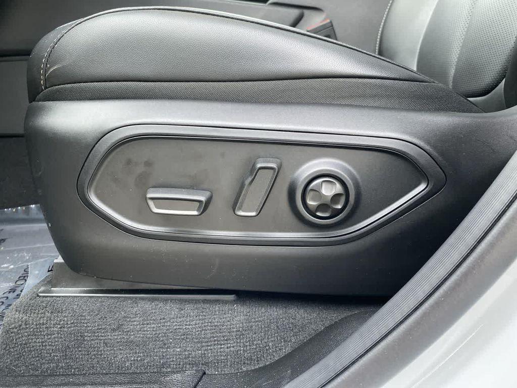 new 2025 Jeep Grand Cherokee car, priced at $50,297