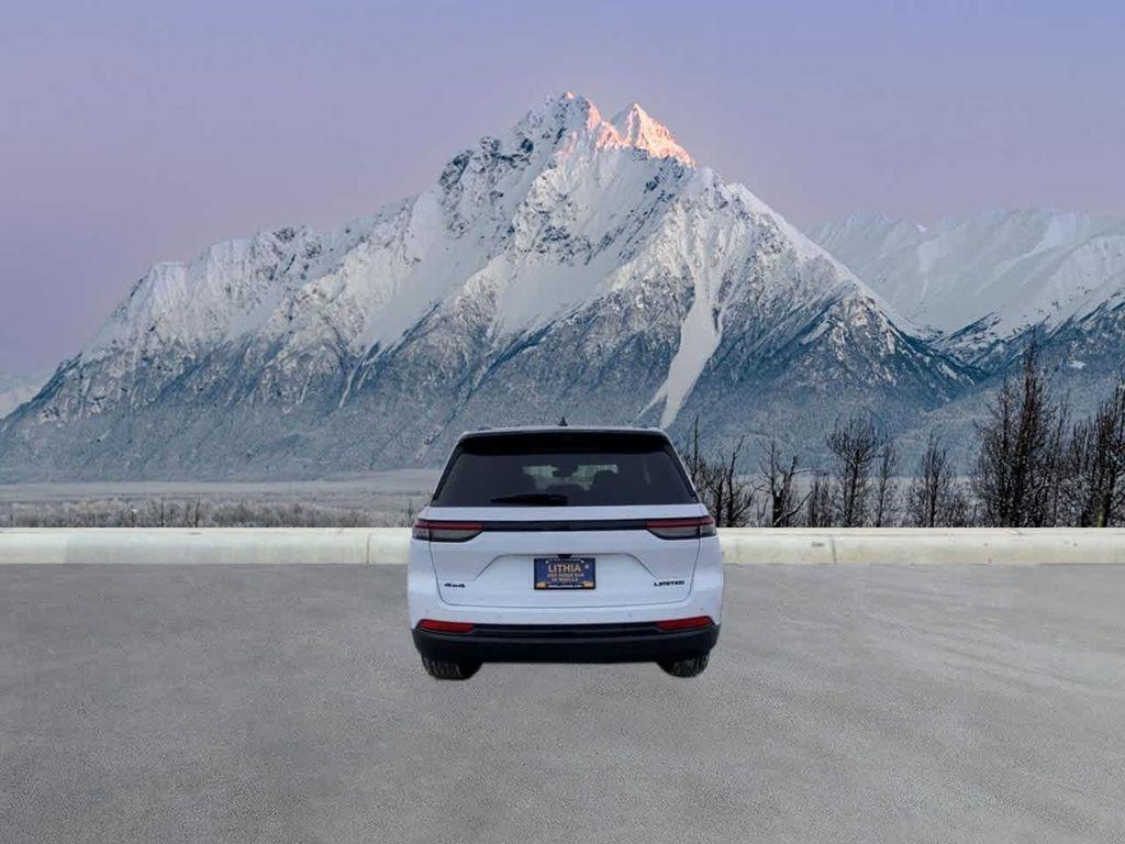 new 2025 Jeep Grand Cherokee car, priced at $50,297