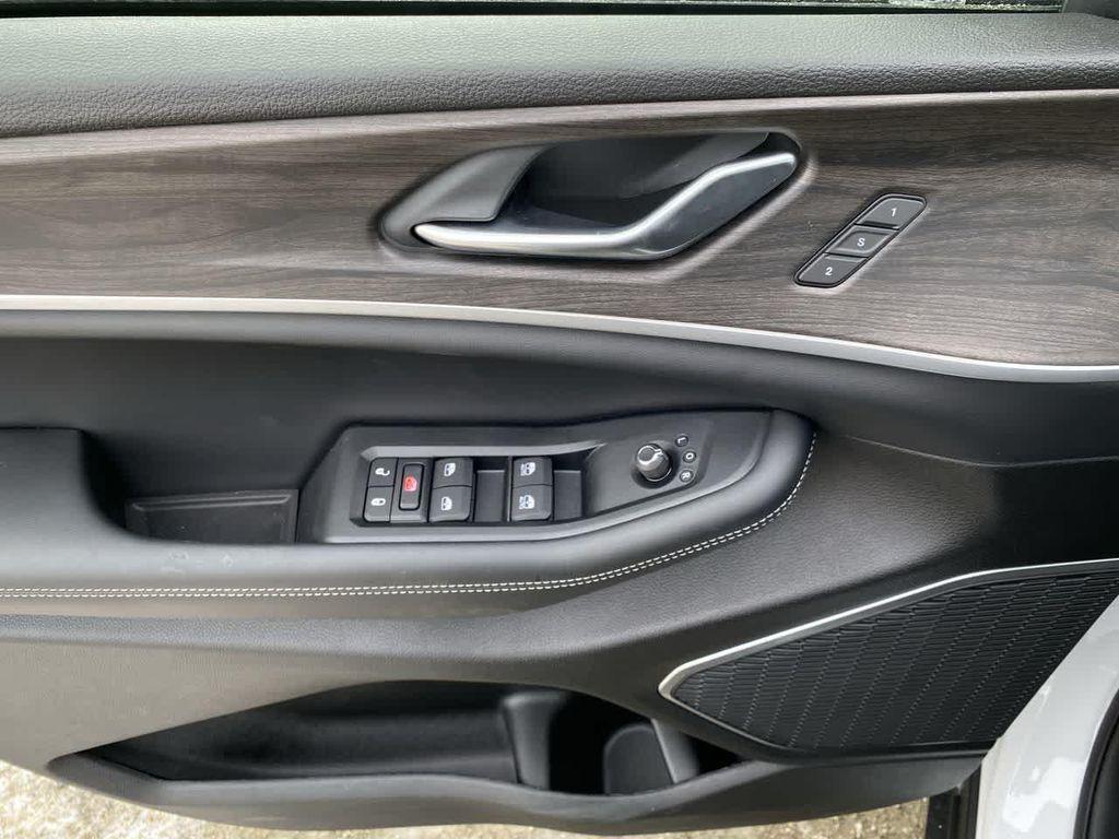 new 2025 Jeep Grand Cherokee car, priced at $50,297