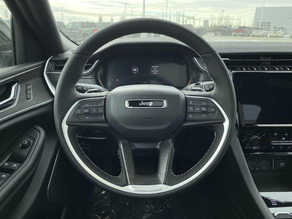 new 2025 Jeep Grand Cherokee car, priced at $50,297