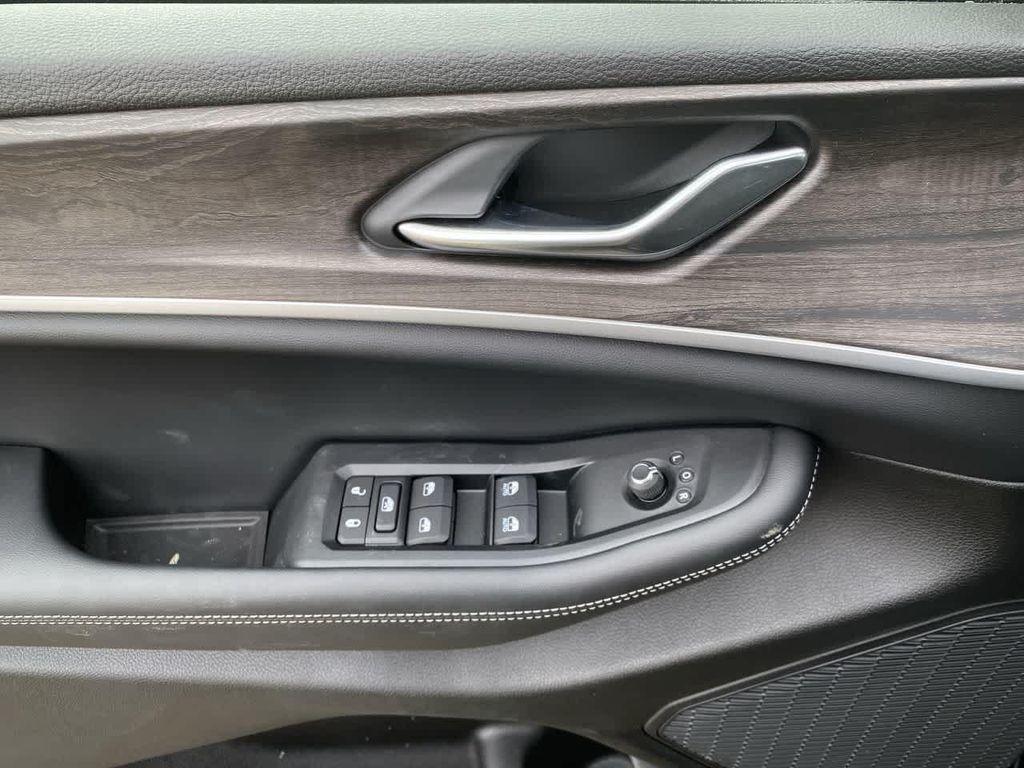 new 2026 Jeep Grand Cherokee car, priced at $46,990