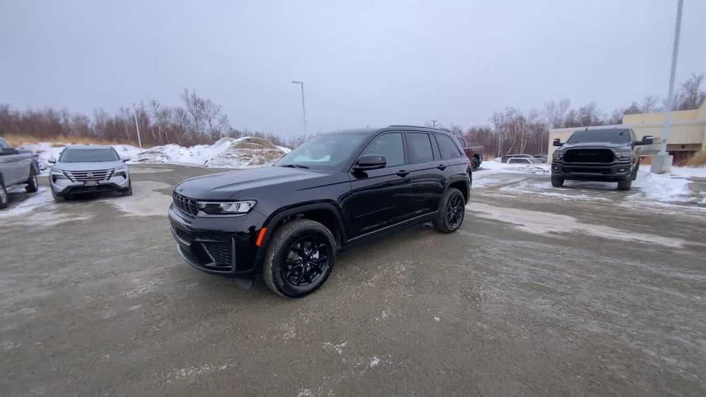 new 2026 Jeep Grand Cherokee car, priced at $46,990
