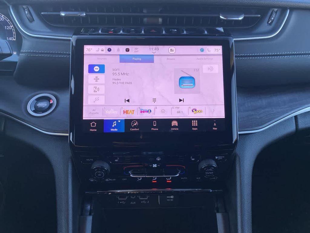 new 2025 Jeep Grand Cherokee car, priced at $47,501