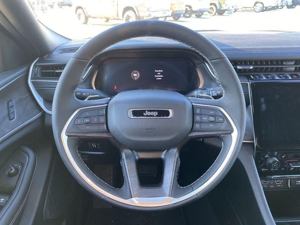 new 2025 Jeep Grand Cherokee car, priced at $47,501