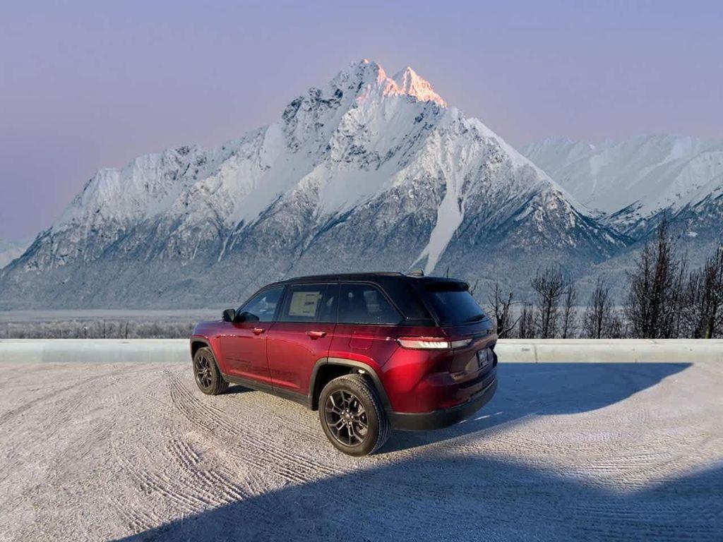 new 2025 Jeep Grand Cherokee car, priced at $47,501