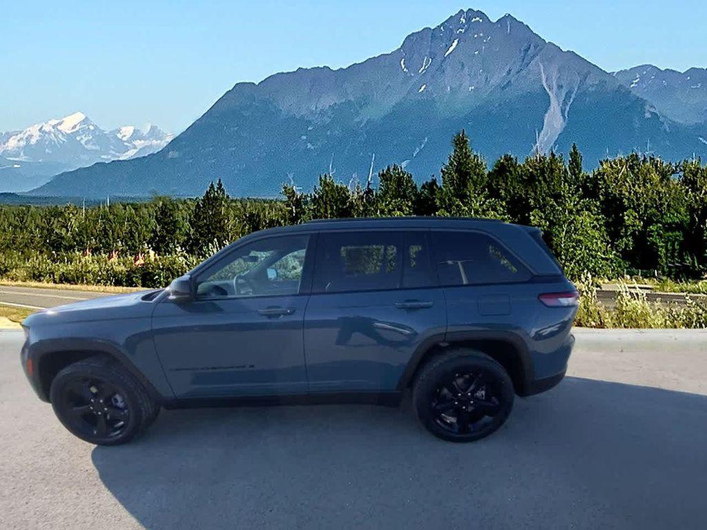 new 2026 Jeep Grand Cherokee car, priced at $48,990