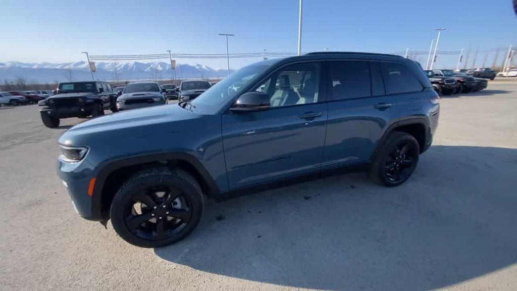 new 2026 Jeep Grand Cherokee car, priced at $48,990