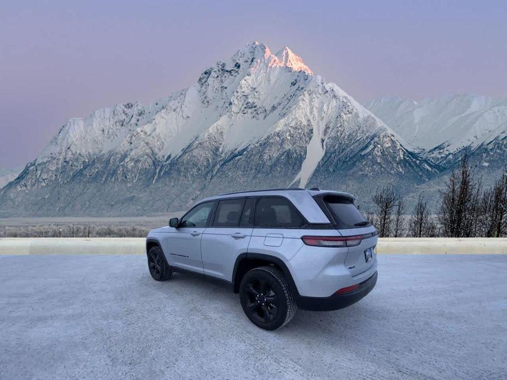 new 2025 Jeep Grand Cherokee car, priced at $43,305