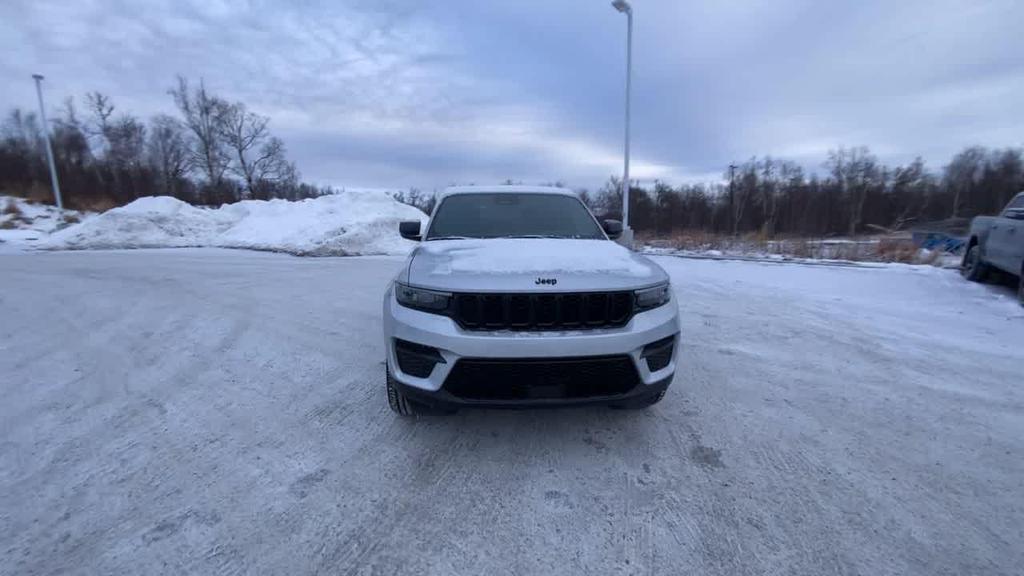 new 2025 Jeep Grand Cherokee car, priced at $43,305