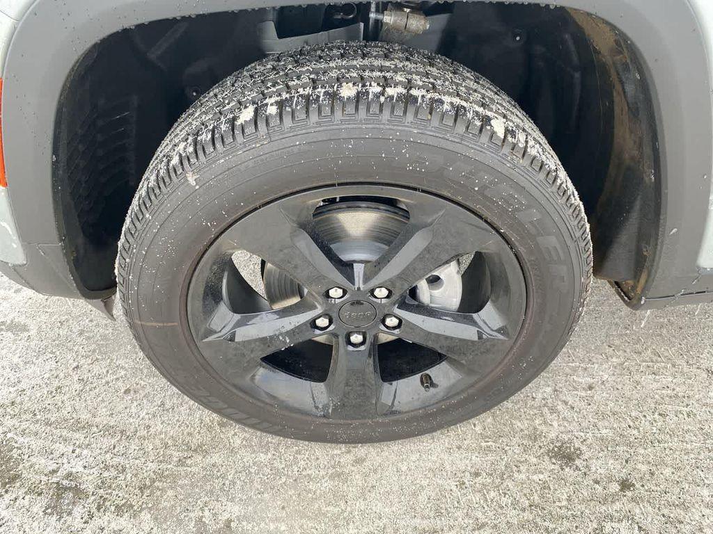 new 2025 Jeep Grand Cherokee car, priced at $43,305