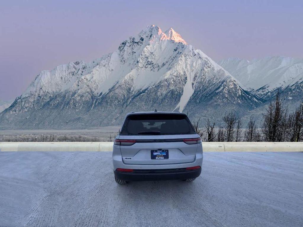 new 2025 Jeep Grand Cherokee car, priced at $43,305