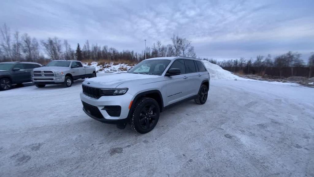 new 2025 Jeep Grand Cherokee car, priced at $43,305