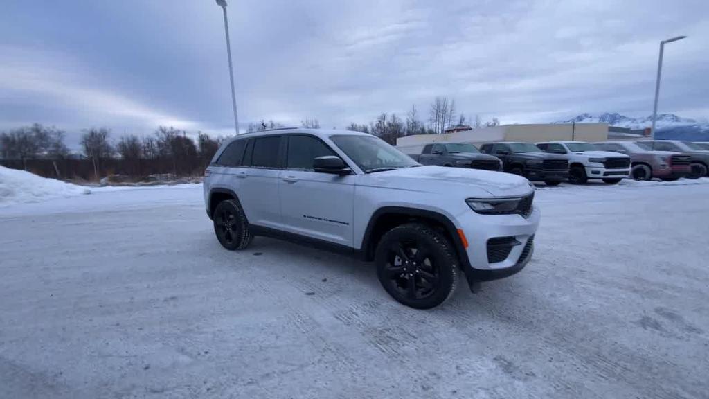 new 2025 Jeep Grand Cherokee car, priced at $43,305