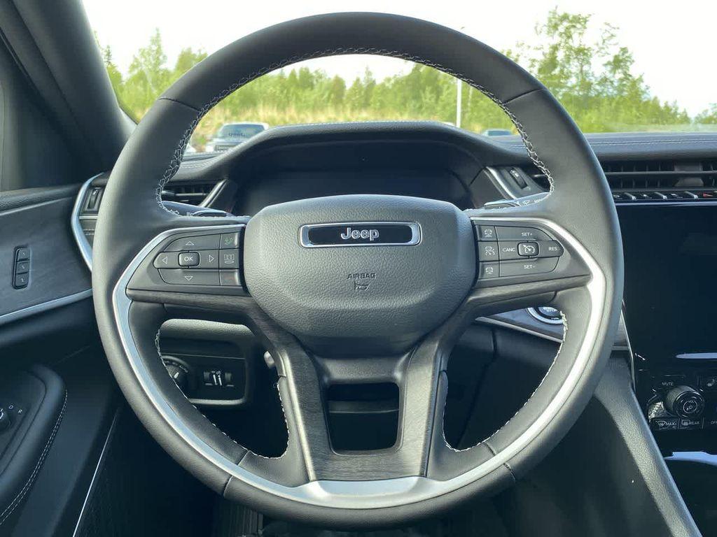 used 2025 Jeep Grand Cherokee L car