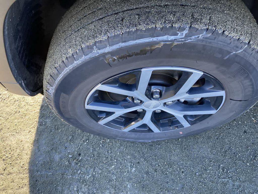 used 2024 Jeep Grand Cherokee L car, priced at $38,990