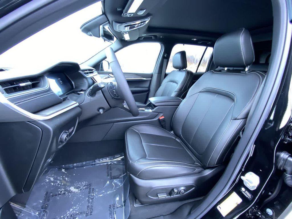 new 2025 Jeep Grand Cherokee car, priced at $52,833