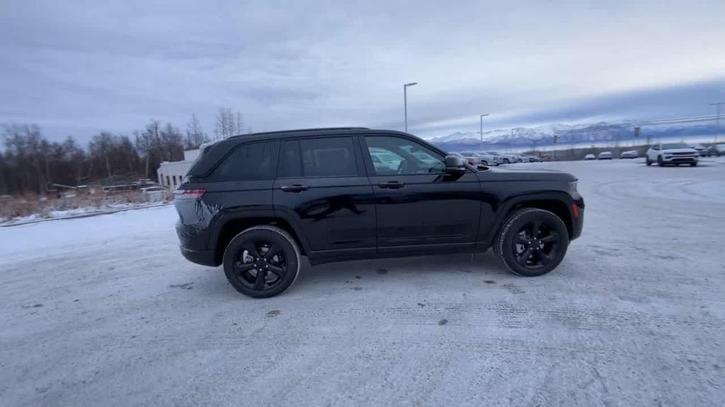new 2025 Jeep Grand Cherokee car, priced at $52,833