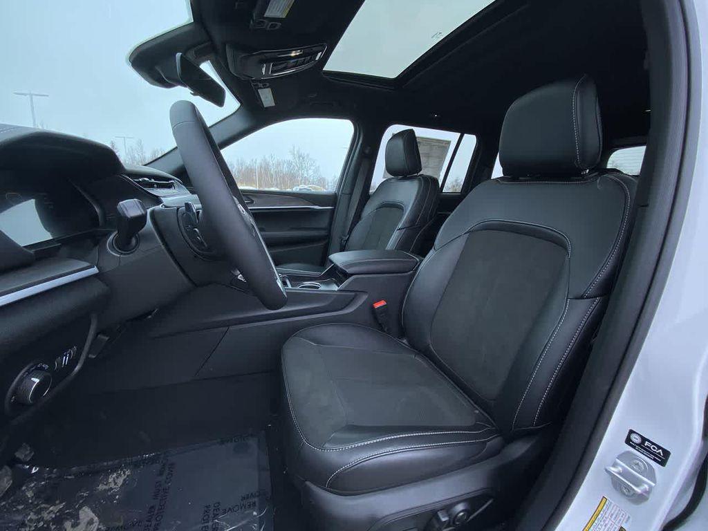 new 2026 Jeep Grand Cherokee car, priced at $46,647