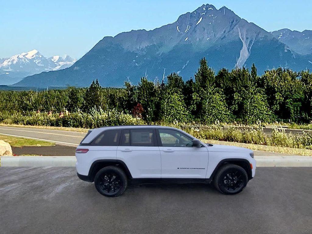 new 2026 Jeep Grand Cherokee car, priced at $46,647