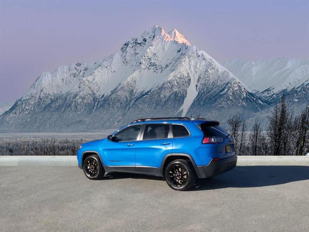 used 2023 Jeep Cherokee car, priced at $23,490