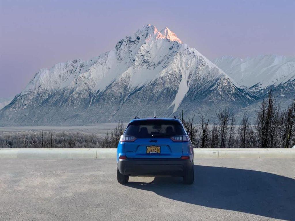 used 2023 Jeep Cherokee car, priced at $23,490