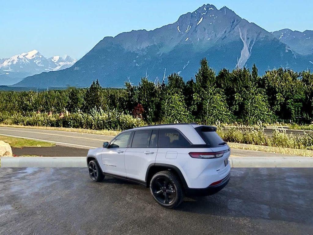 new 2026 Jeep Grand Cherokee car, priced at $48,930