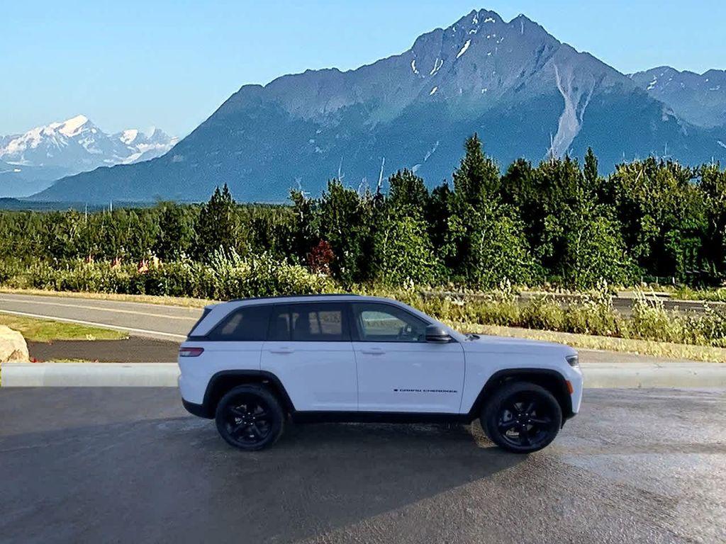 new 2026 Jeep Grand Cherokee car, priced at $48,930