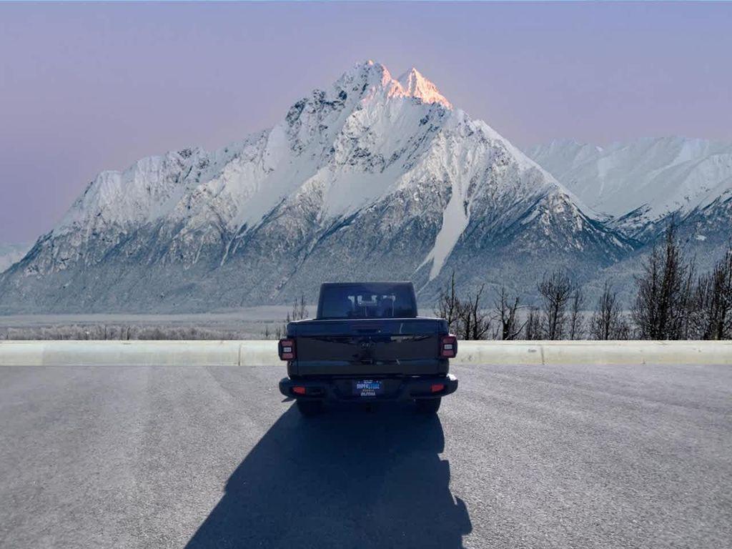 new 2025 Jeep Gladiator car, priced at $43,928