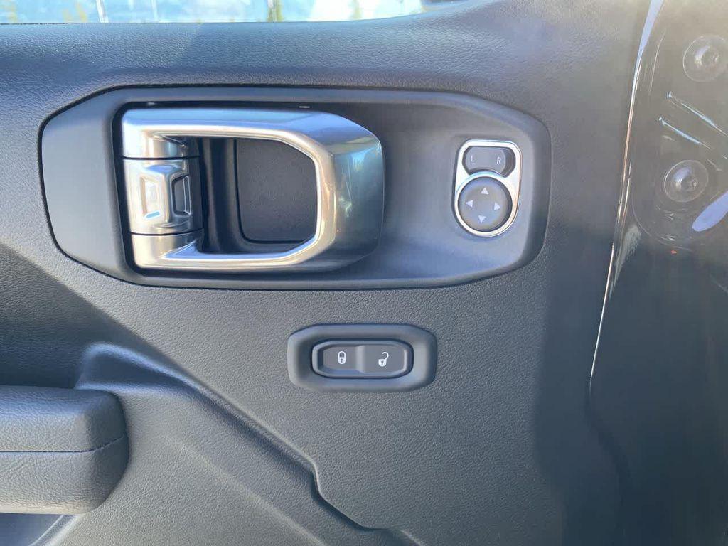 new 2025 Jeep Gladiator car, priced at $43,928