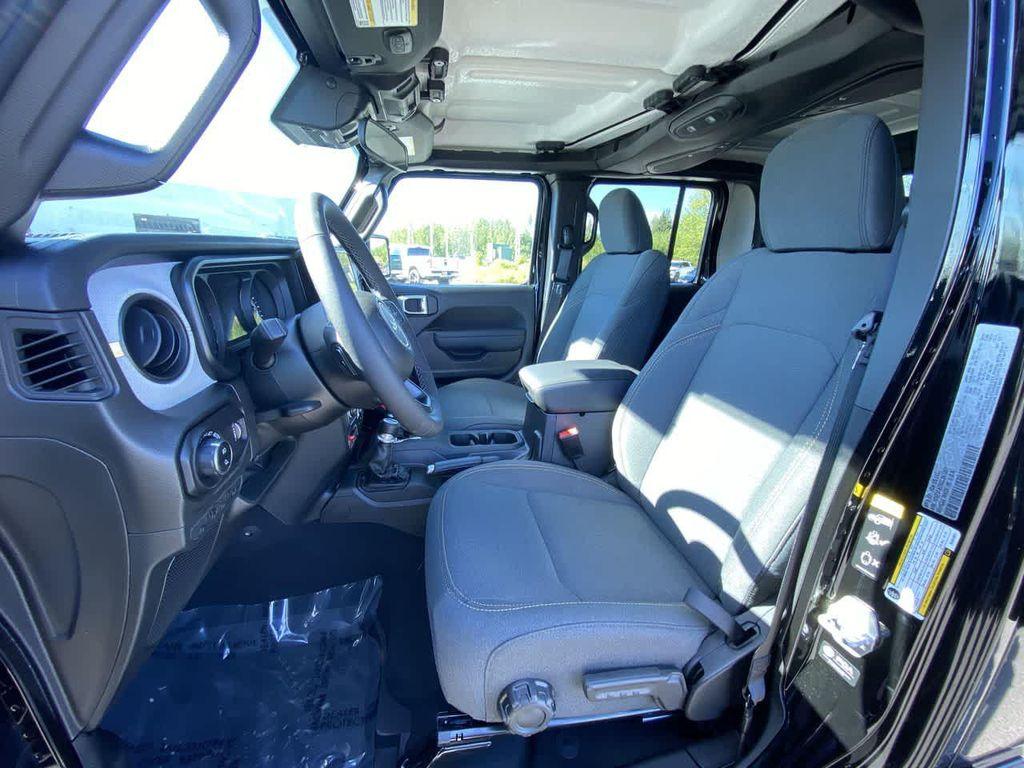 new 2025 Jeep Gladiator car, priced at $43,928