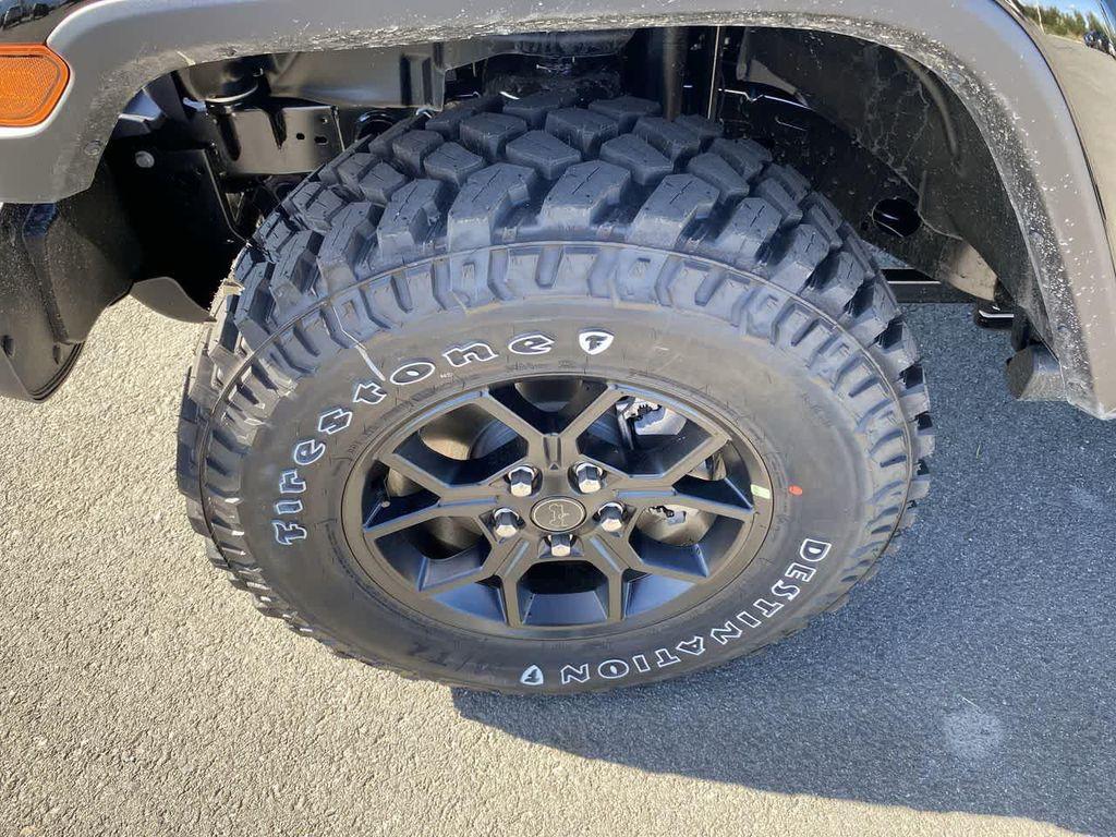 new 2025 Jeep Gladiator car, priced at $43,928