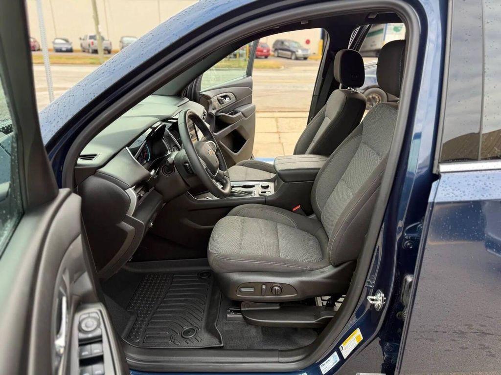 used 2023 Chevrolet Traverse car, priced at $21,995