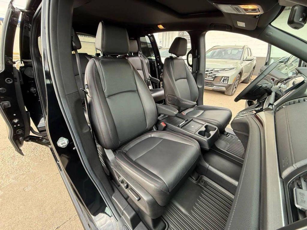 used 2025 Honda Odyssey car, priced at $31,995