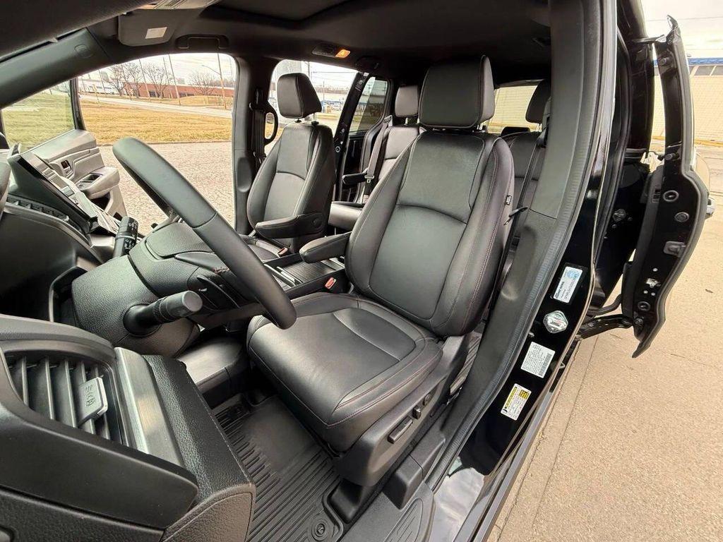 used 2025 Honda Odyssey car, priced at $31,995