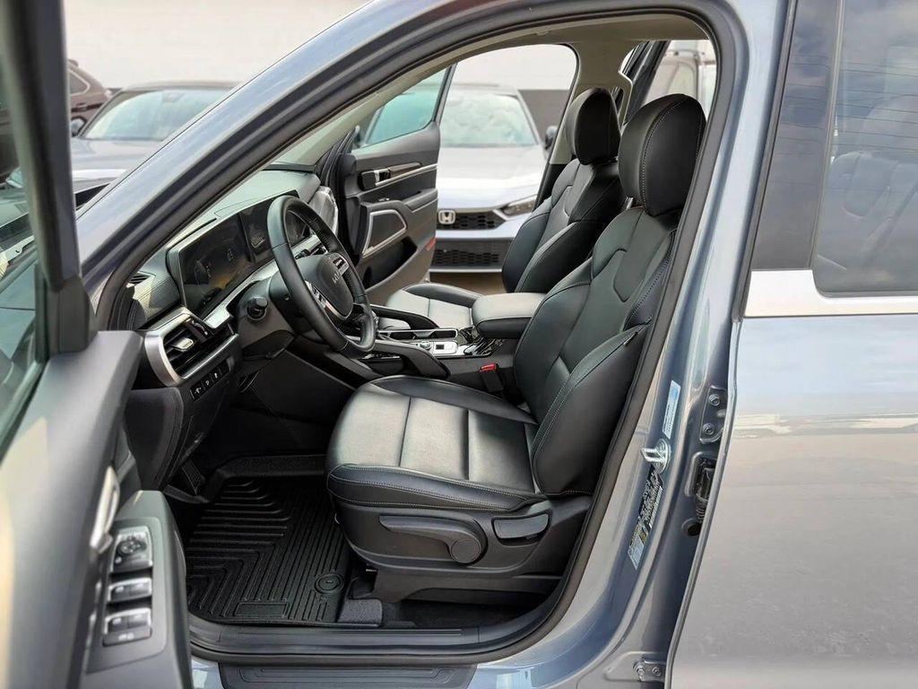 used 2025 Kia Telluride car, priced at $28,294
