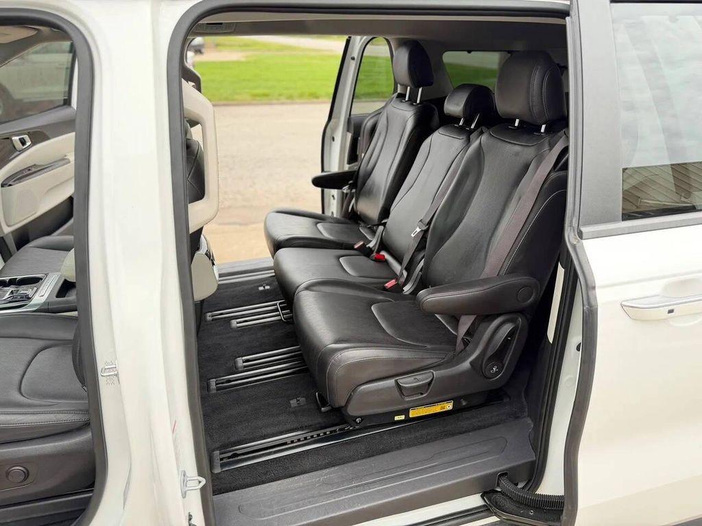 used 2024 Kia Carnival car, priced at $28,294