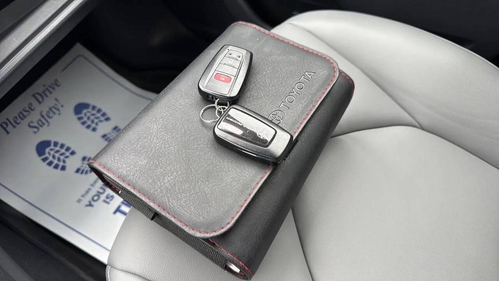 used 2022 Toyota Highlander car, priced at $36,995