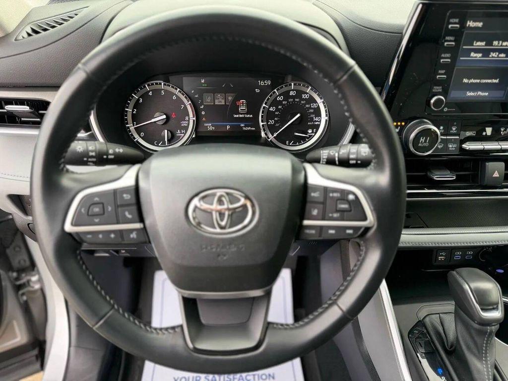 used 2022 Toyota Highlander car, priced at $36,995