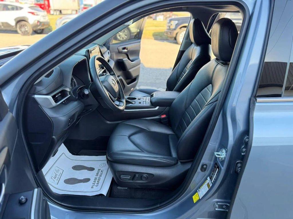 used 2022 Toyota Highlander car, priced at $31,995