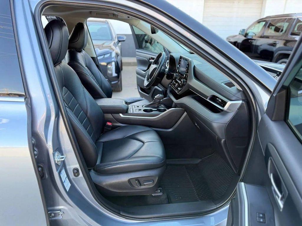used 2022 Toyota Highlander car, priced at $29,995