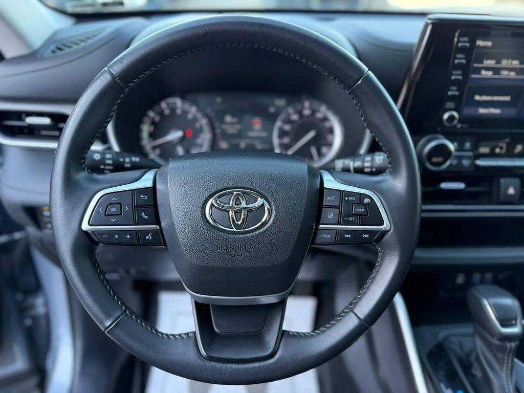 used 2022 Toyota Highlander car, priced at $29,995