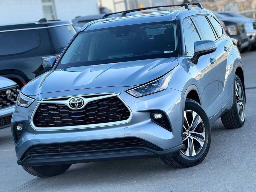 used 2022 Toyota Highlander car, priced at $29,995