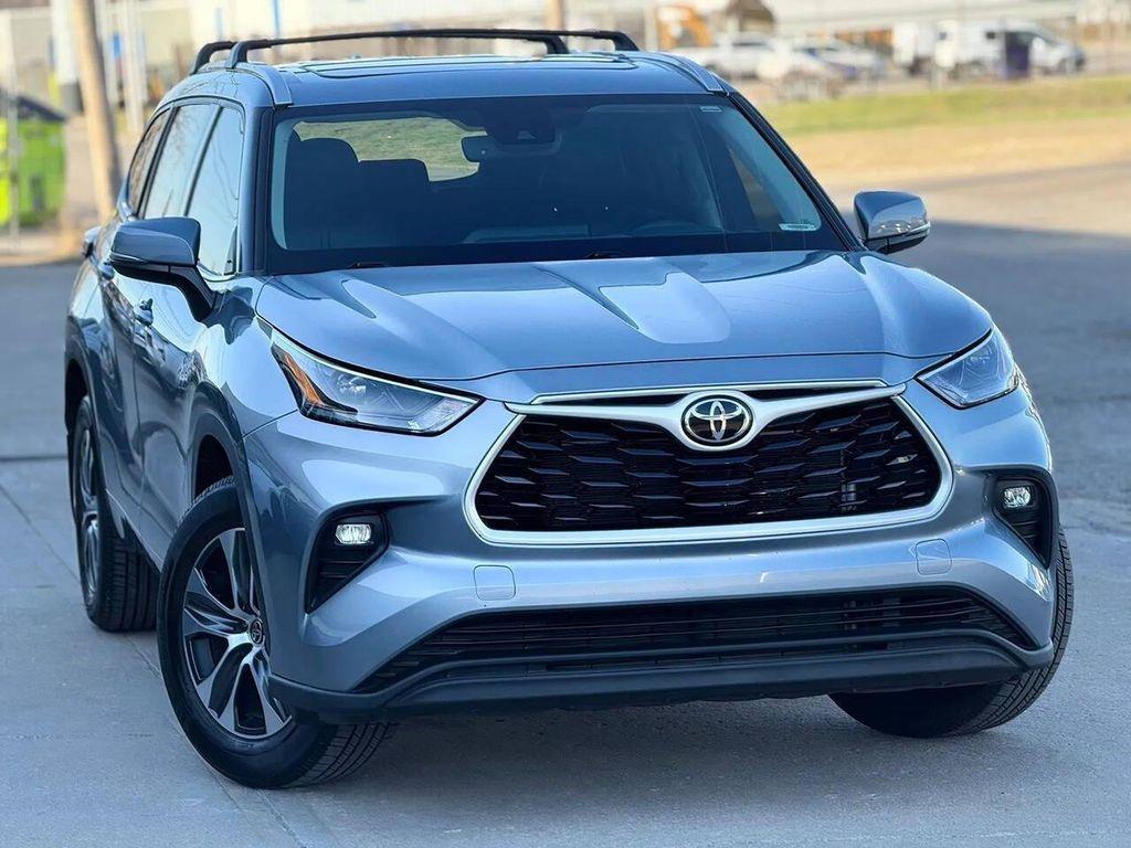 used 2022 Toyota Highlander car, priced at $29,995