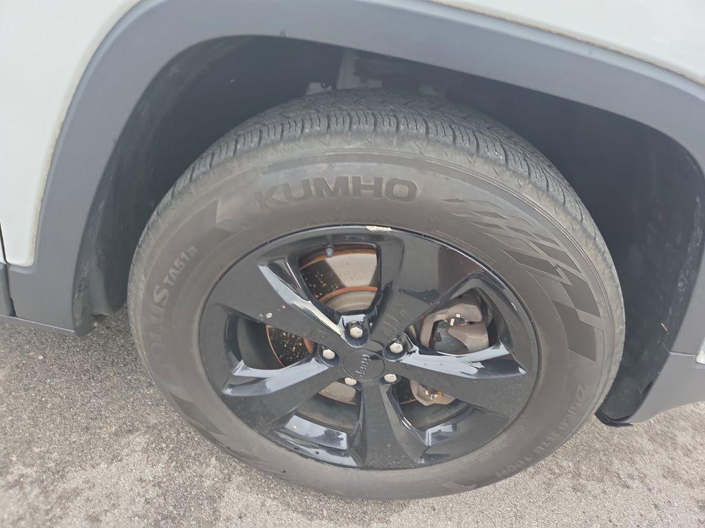 used 2015 Jeep Cherokee car, priced at $11,999