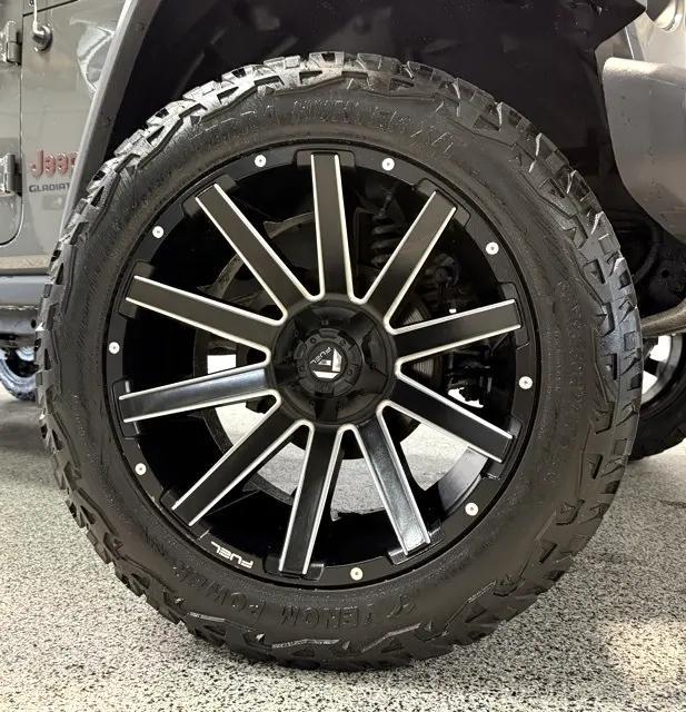 used 2021 Jeep Gladiator car, priced at $33,935