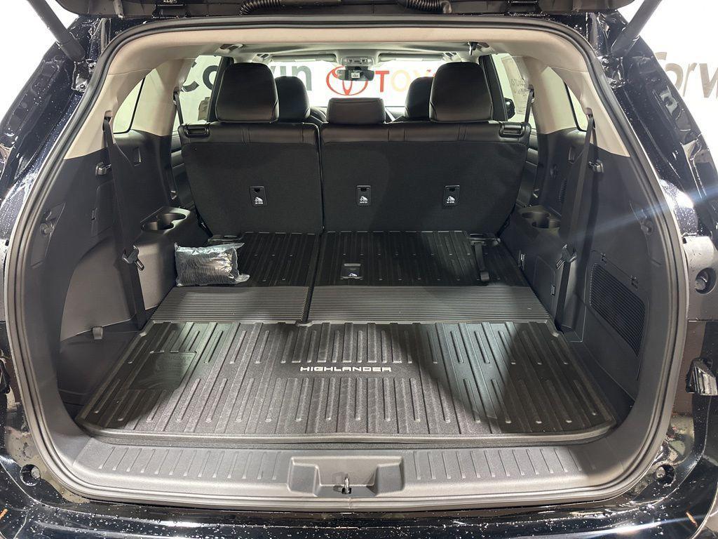 new 2026 Toyota Highlander Hybrid car, priced at $48,938