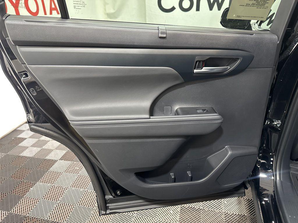 new 2026 Toyota Highlander Hybrid car, priced at $48,938